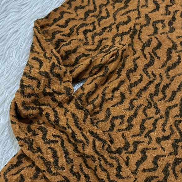 Anthropologie black and orange turtle neck top size medium - Picture 2 of 6